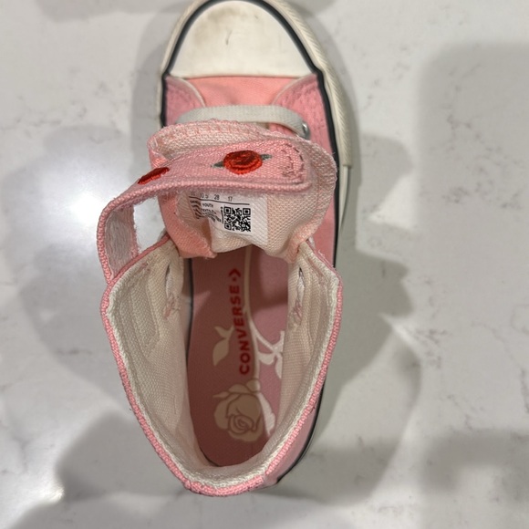 Pink Converse - Picture 8 of 9